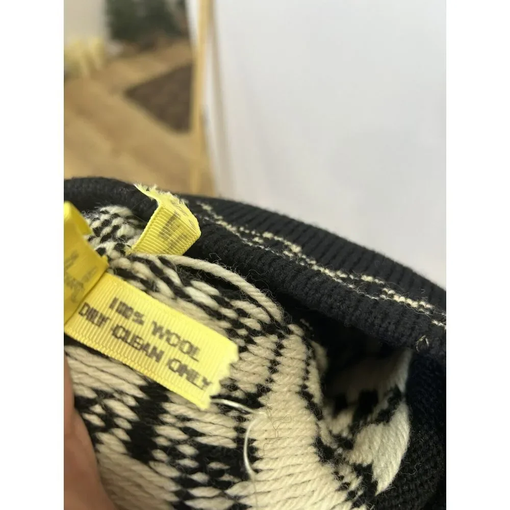 Jada Lee 100%‎ Wool Big Pom Pom Knit Ski Hat Snow Winter Black White